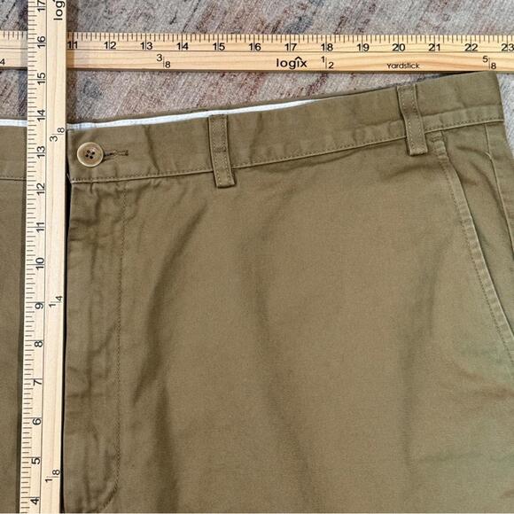 Roundtree & Yorke tan men's khaki chino shorts, waist 46 in. - Picture 3 of 5